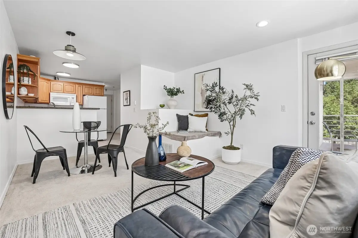 5624 Roosevelt Way Ne #202, Seattle, WA 98105 - #1