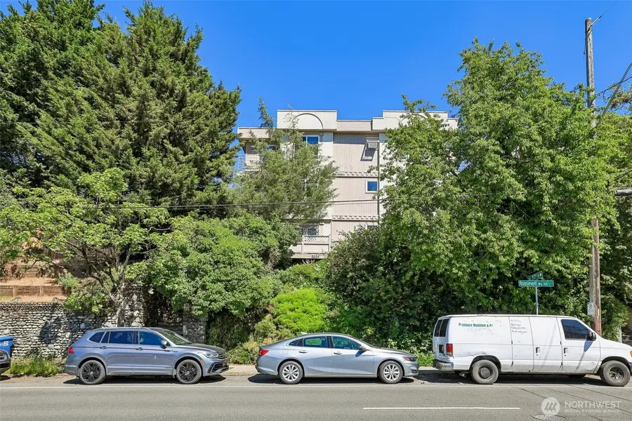 5624 Roosevelt Way Ne #202, Seattle, WA 98105 - #2