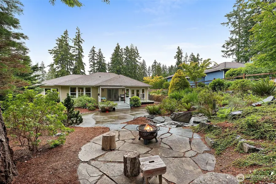 321 Fairway Dr, Allyn, WA 98524 - #2
