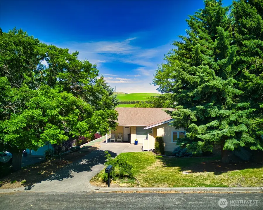 805 E Spring Street, Dayton, WA 99328 - #2