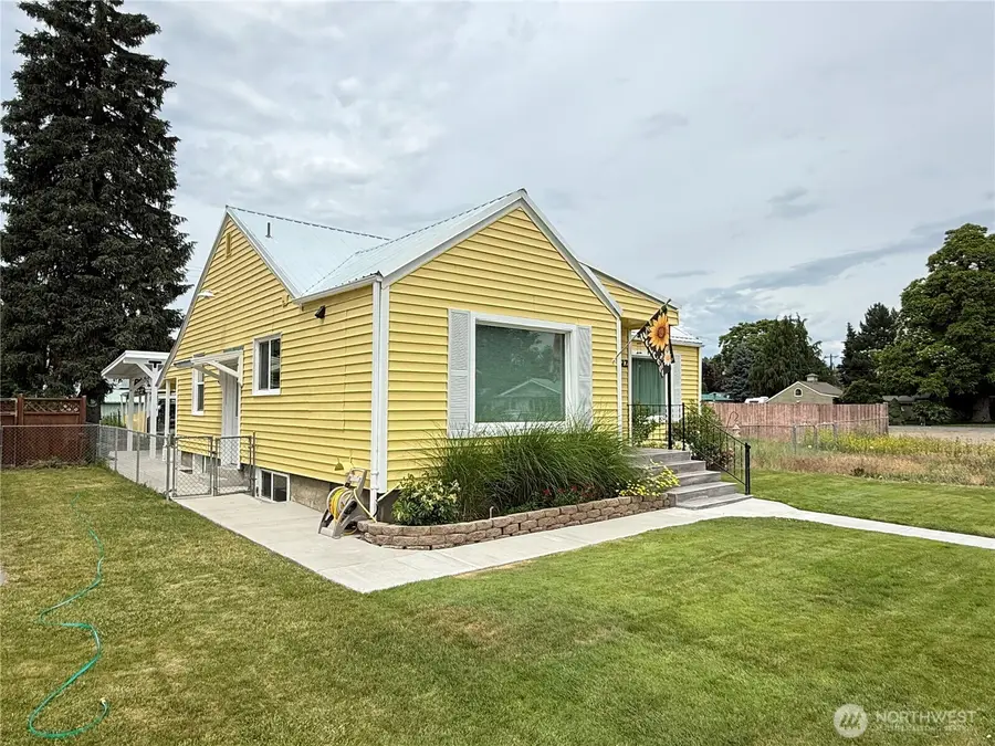 312 S Ash Street, Omak, WA 98841 - #3