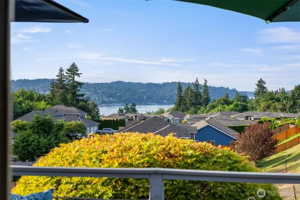650 Medallion Place E, Port Orchard, WA 98366