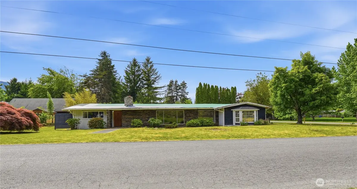 817 Ne 10th St, North Bend, WA 98045 - #1