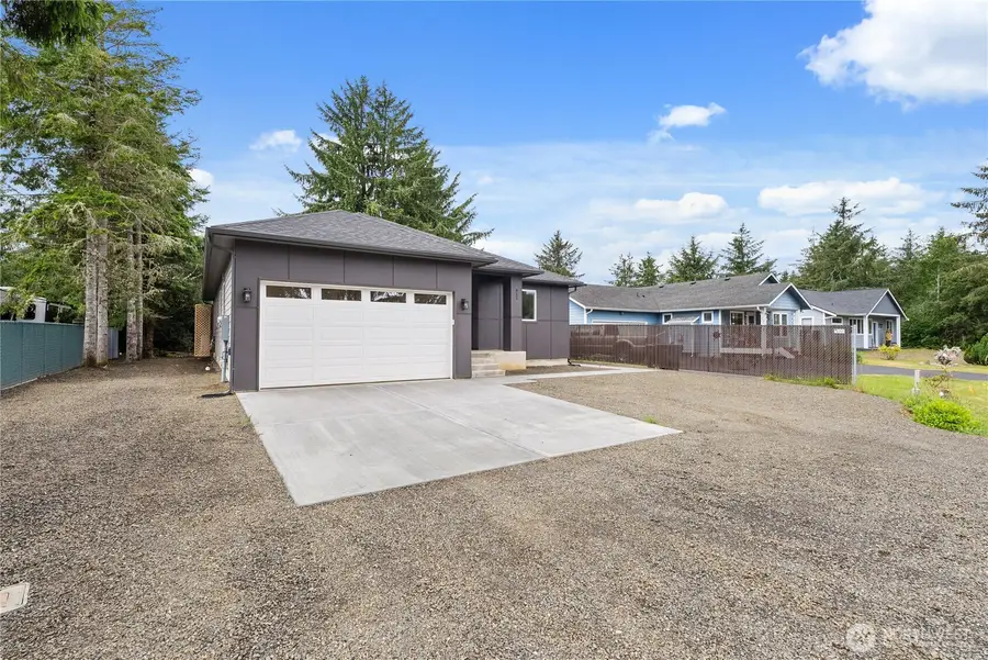 811 Vagabond Avenue, Ocean Shores, WA 98569 - #2