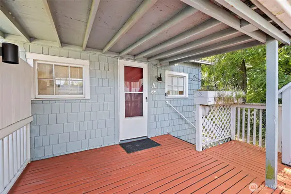 10346 Midvale Avenue N, Seattle, WA 98133