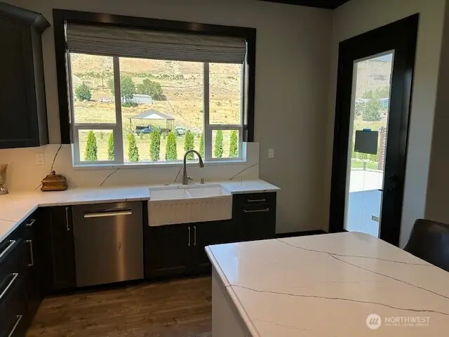 949 N Newport Loop, East Wenatchee, WA 98802 - #3