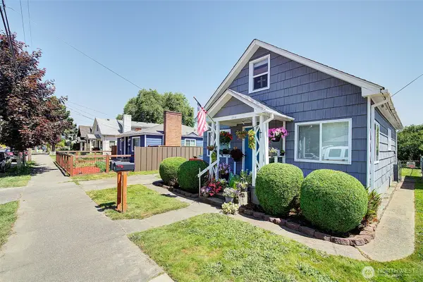 320 Williams Avenue N, Renton, WA 98057