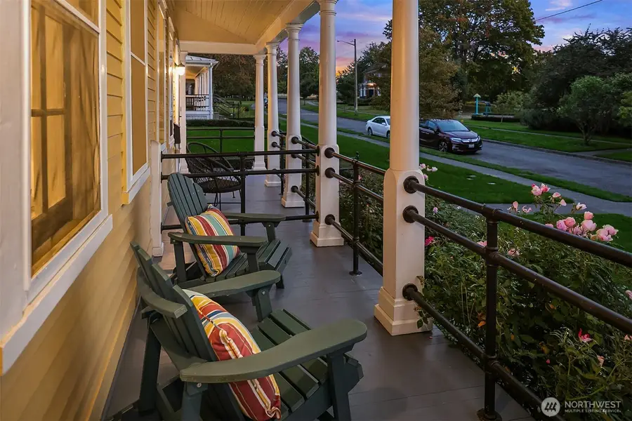 4422 Montana Circle W, Seattle, WA 98199 - #3