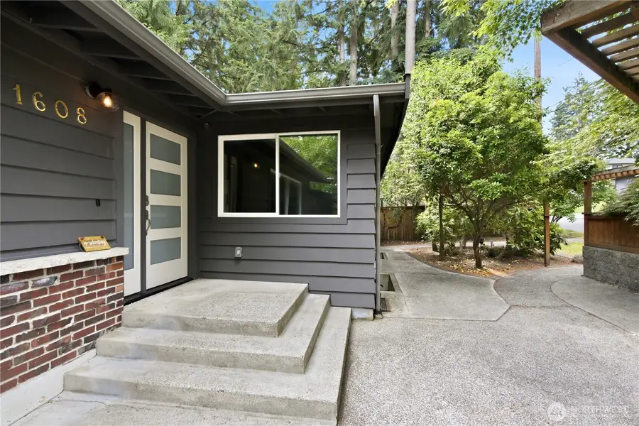 1608 151st Avenue Se, Bellevue, WA 98007 - #2