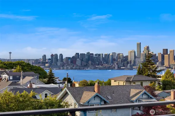 3450 37th Avenue Sw #B, Seattle, WA 98126