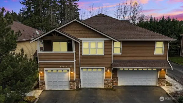 21900 SE 242nd Street #F2, Maple Valley, WA 98038