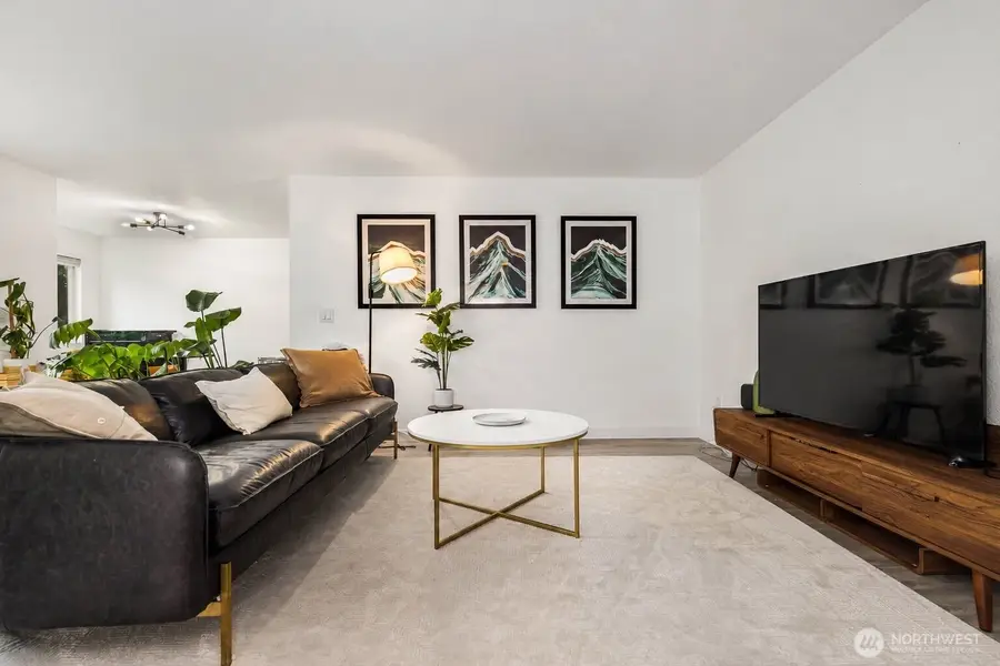 8747 Phinney Avenue N #7, Seattle, WA 98103 - #3