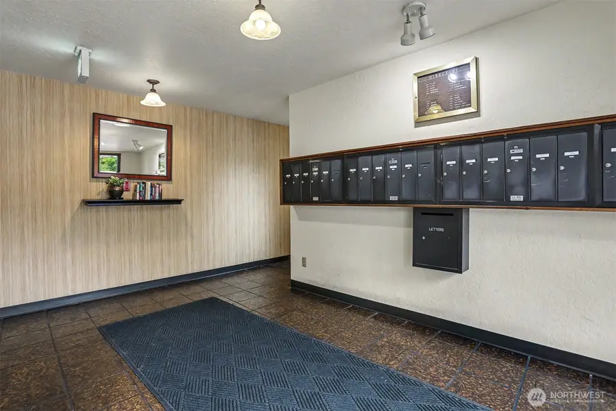 2625 13th Avenue W #201, Seattle, WA 98119 - #3