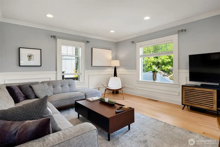 43 W Etruria, Seattle, WA 98119 - #3