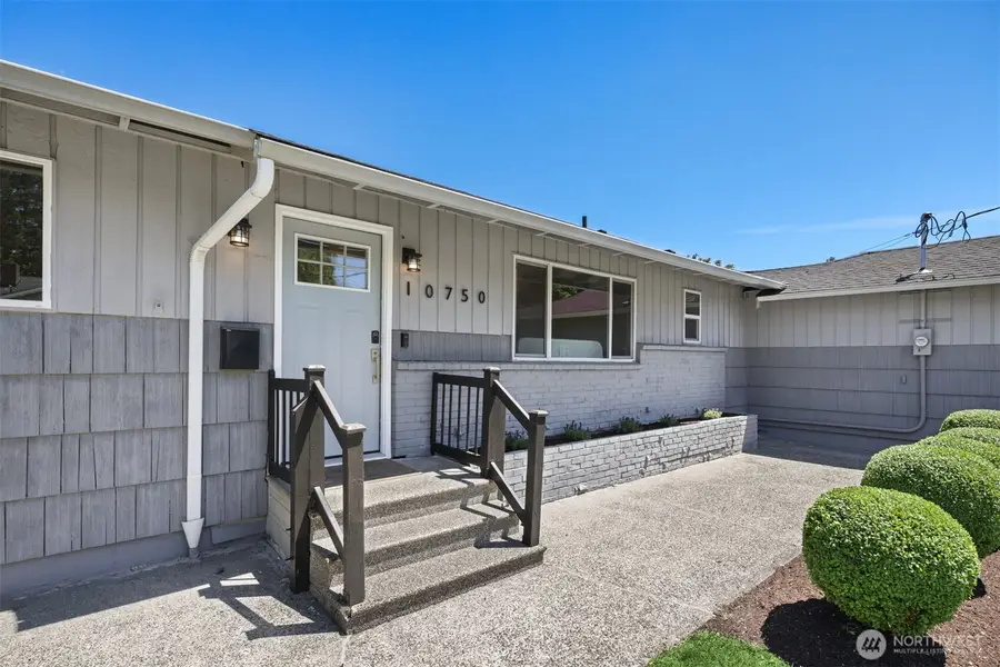 10750 66th Avenue S, Seattle, WA 98178 - #3