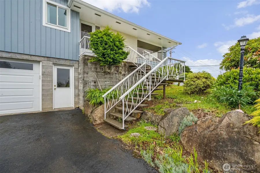 209 Harrison Street, Raymond, WA 98577 - #3