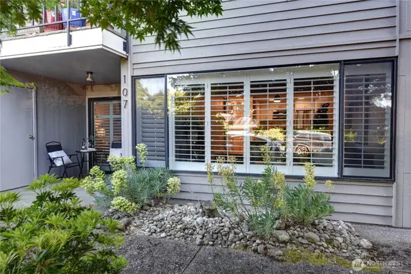 3661 24th Place W #107, Seattle, WA 98199