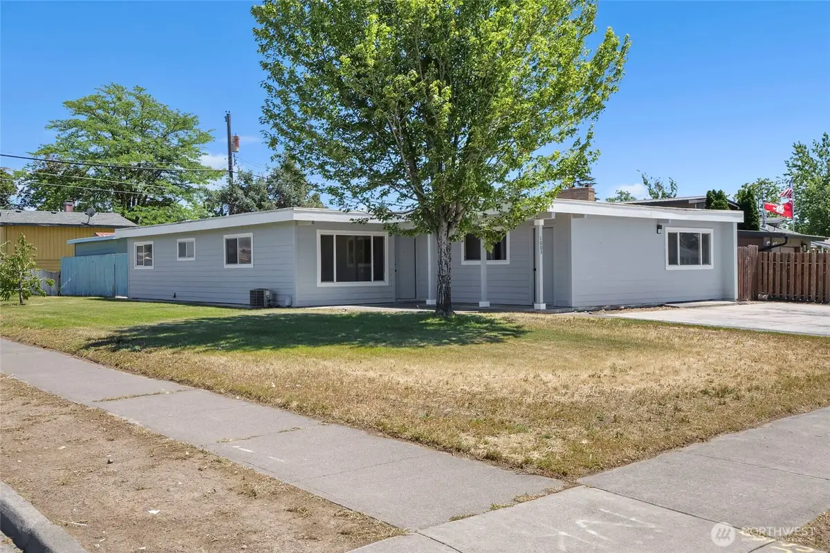 1003 S Evergreen Drive, Moses Lake, WA 98837 - #1