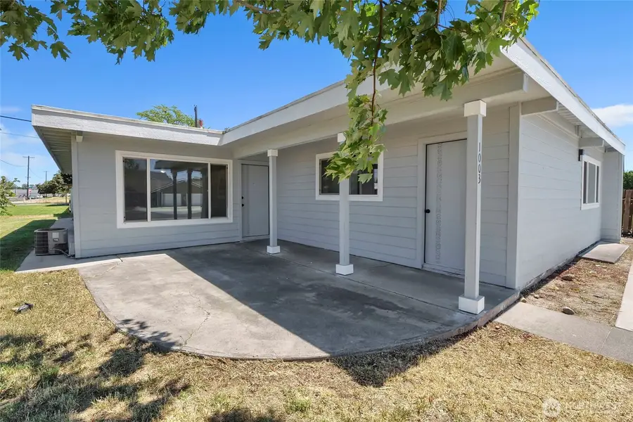 1003 S Evergreen Drive, Moses Lake, WA 98837 - #2