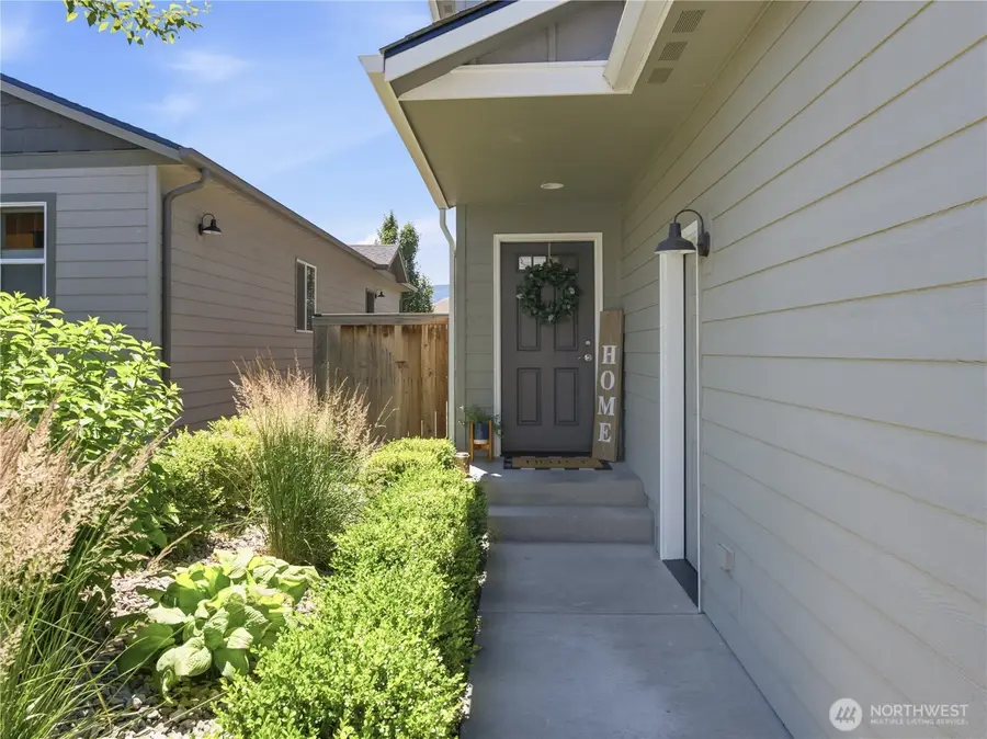 462 S Kansas Loop, East Wenatchee, WA 98802 - #2