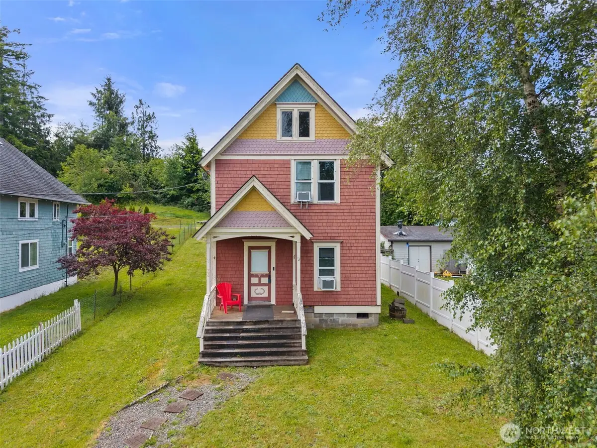 722 E Cowlitz Street, South Bend, WA 98586 - #1