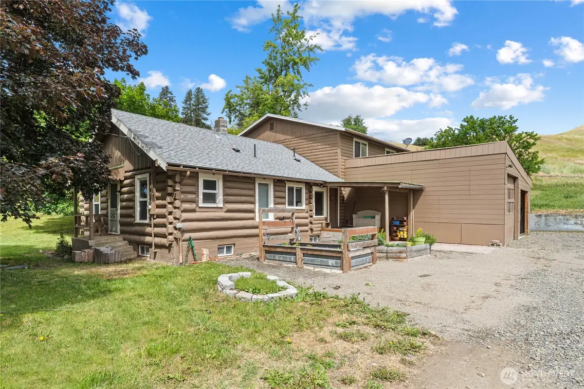 4925 Melin Road, Hunters, WA 99137 - #1