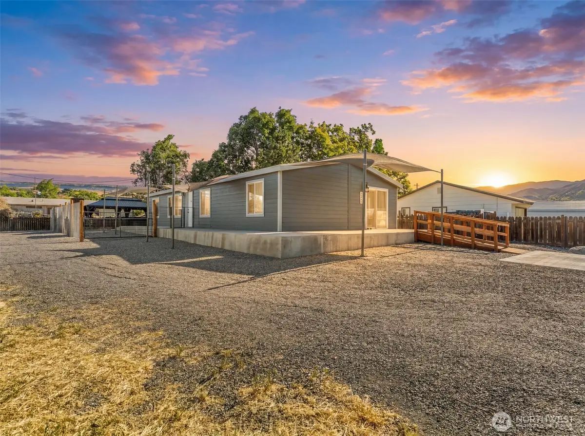 3906 Malaga Avenue, Malaga, WA 98828 - #1