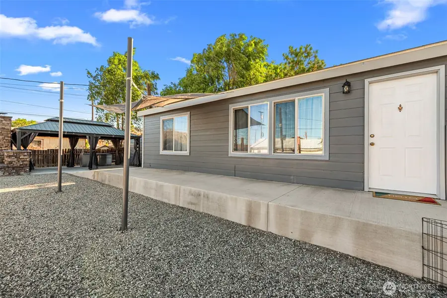 3906 Malaga Avenue, Malaga, WA 98828 - #2