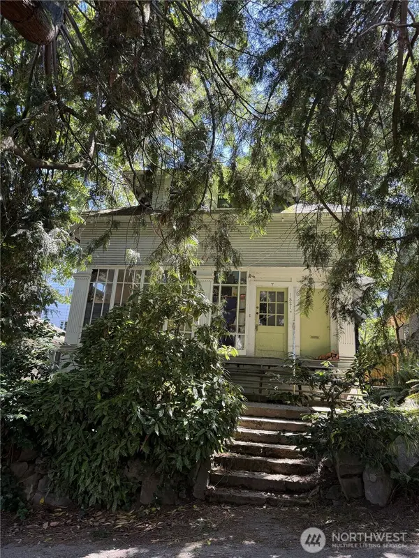 1821 E Howell Street, Seattle, WA 98122