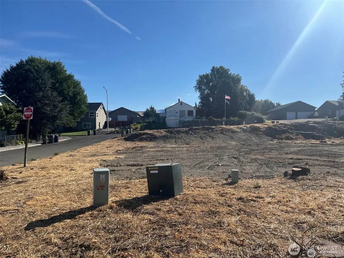 1066 Corum Circle #6 & 7, East Wenatchee, WA 98802 - #1