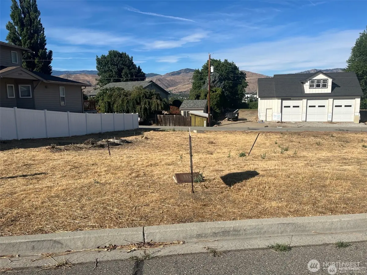 1076 Corum Circle #14 & 15, East Wenatchee, WA 98802 - #1