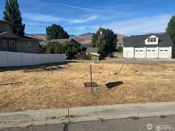 1076 Corum Circle #14 & 15, East Wenatchee, WA 98802