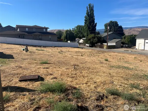 1084 Corum Circle #12 & 13, East Wenatchee, WA 98802