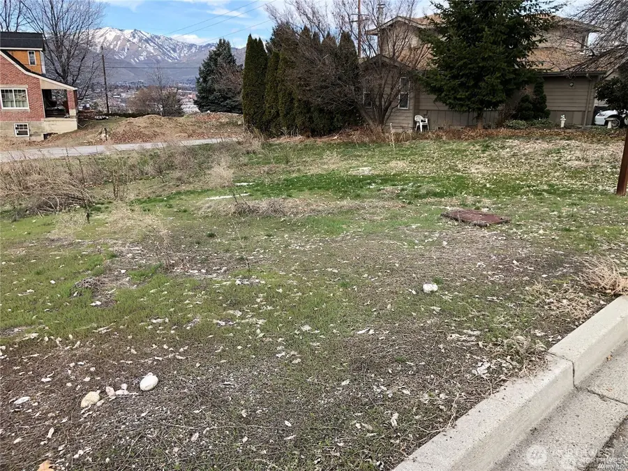1084 Corum Circle #12 & 13, East Wenatchee, WA 98802 - #2