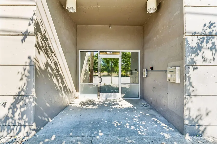 2530 15th Avenue W #401, Seattle, WA 98119 - #3