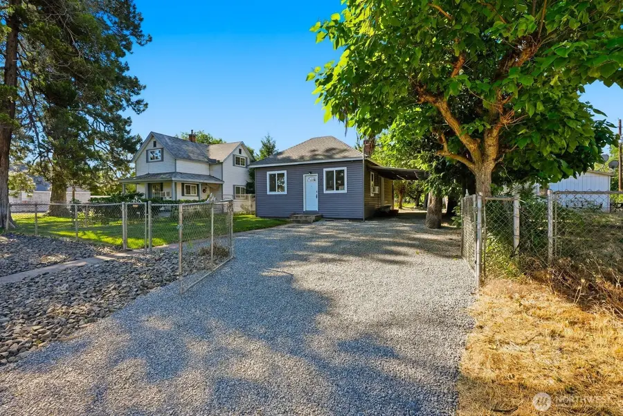 904 E La Salle Street, Yakima, WA 98901 - #2