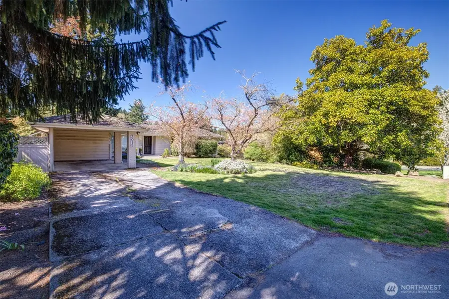 3015 Hunts Point Circle, Hunts Point, WA 98004 - #2