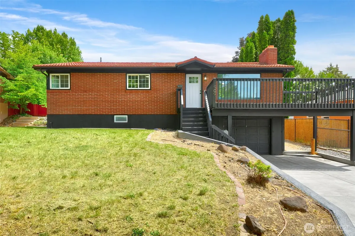 909 S 23rd Avenue, Yakima, WA 98902 - #1