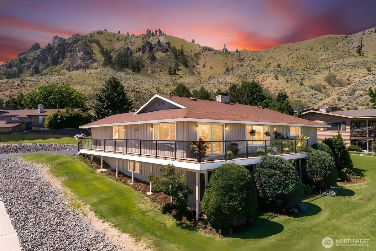 1202 S Hills Drive, Wenatchee, WA 98801 - #1