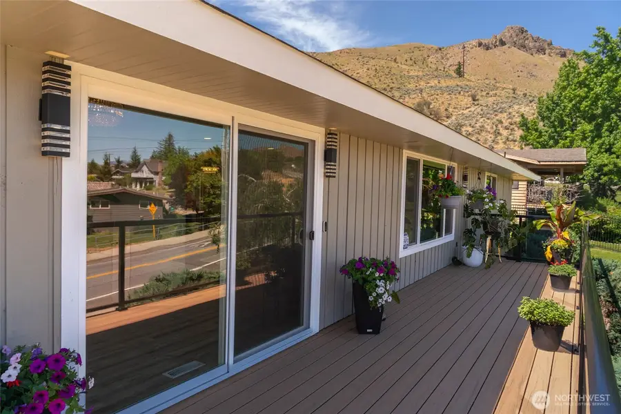 1202 S Hills Drive, Wenatchee, WA 98801 - #2