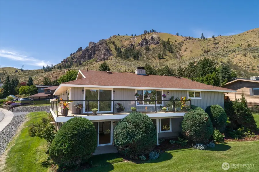 1202 S Hills Drive, Wenatchee, WA 98801 - #3