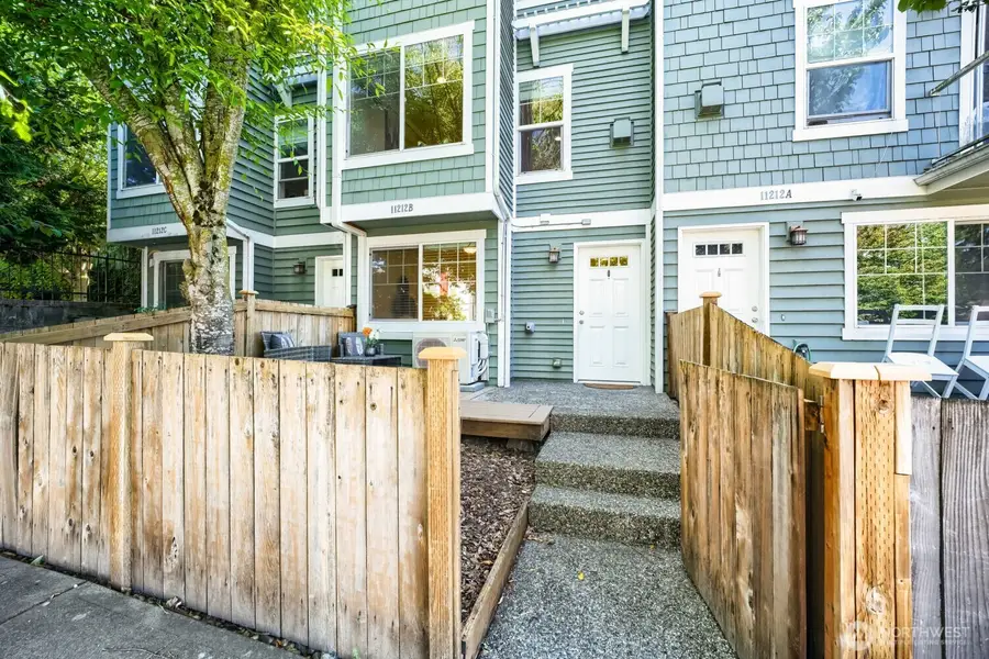 11212 Greenwood Avenue N #B, Seattle, WA 98133 - #2