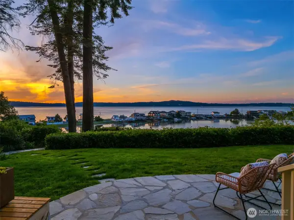 10058 NE Lafayette Avenue, Bainbridge Island, WA 98110