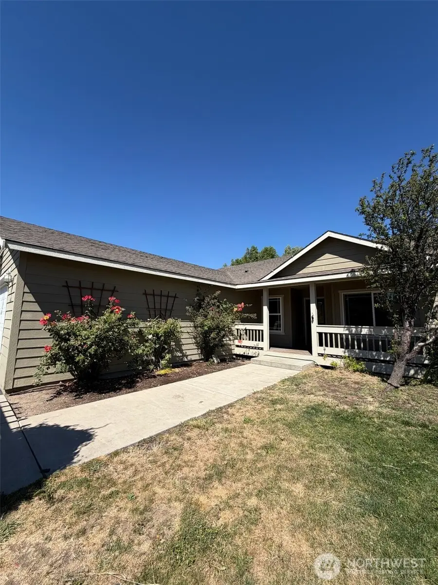 106 N Benton Street, Kittitas, WA 98934 - #3
