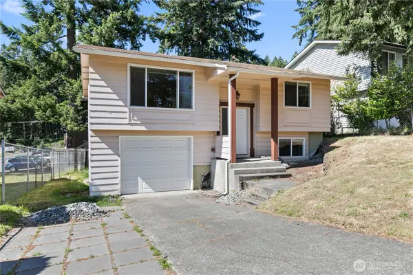 2015 E 57th Street, Tacoma, WA 98404
