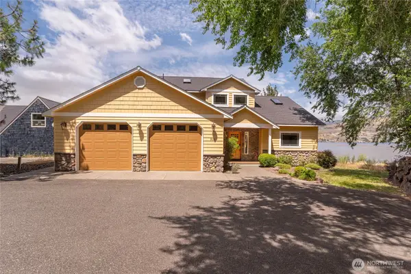 915 S Lakeshore Drive, Chelan, WA 98816