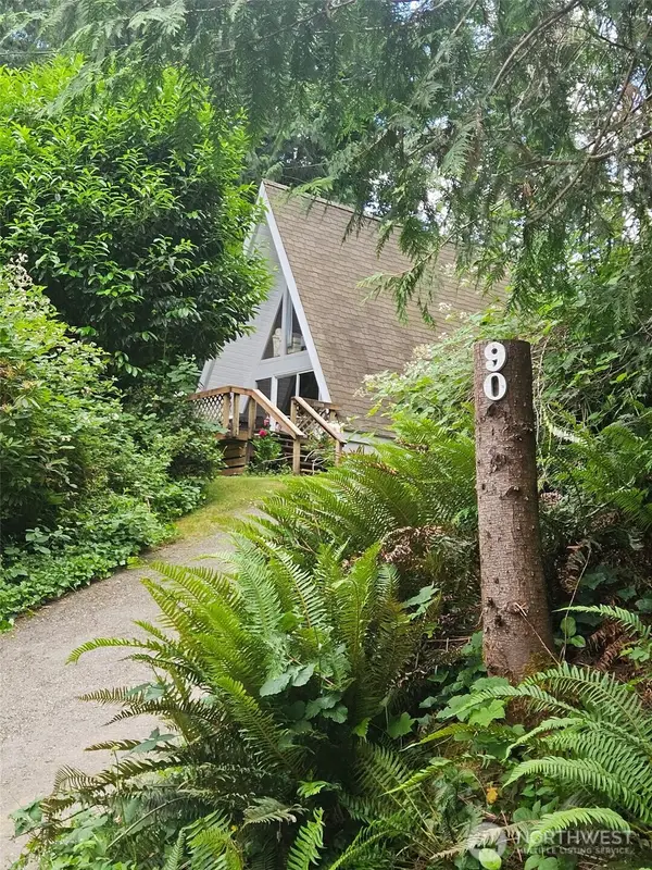 90 E Falls Place E, Belfair, WA 98528