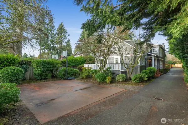 7626 NE 8th Street, Medina, WA 98039