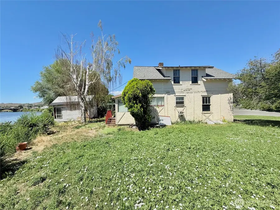 224 Bartlett Avenue E, Omak, WA 98841 - #3