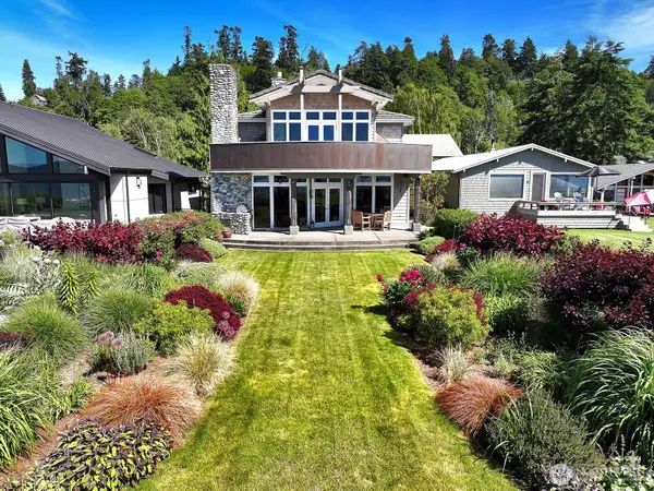 7532 Maxwelton Beach Lane, Clinton, WA 98236